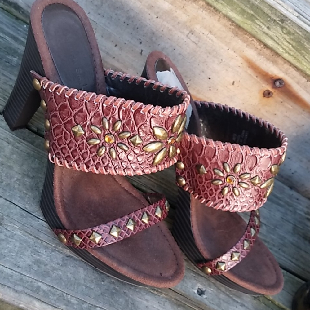 Amanda Smith leather open toe heels